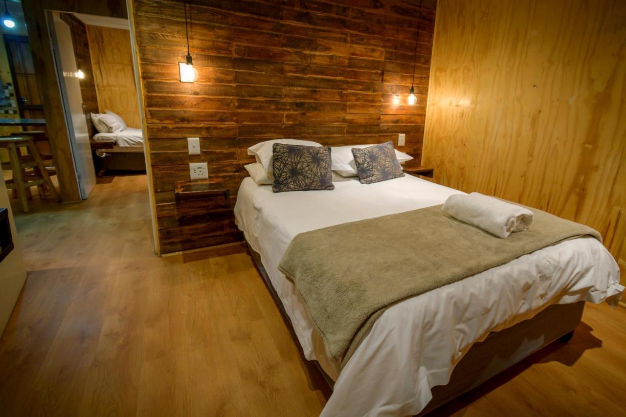Bains Lodge Bloemfontein Bagian luar foto