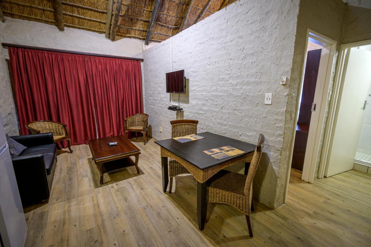 Bains Lodge Bloemfontein Bagian luar foto