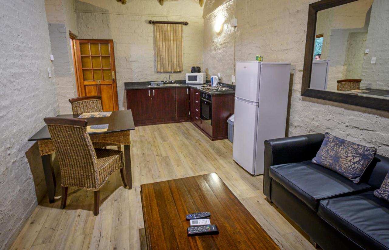Bains Lodge Bloemfontein Bagian luar foto