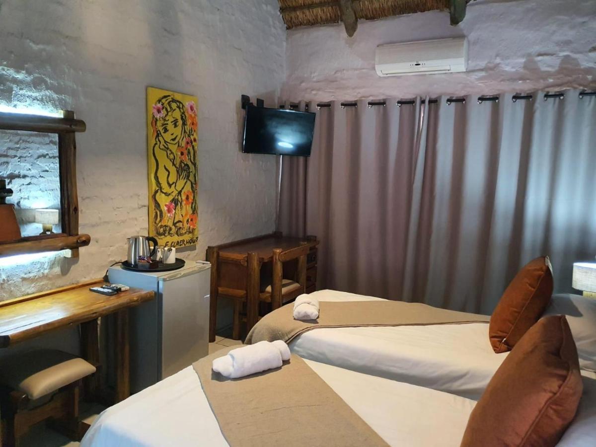 Bains Lodge Bloemfontein Bagian luar foto