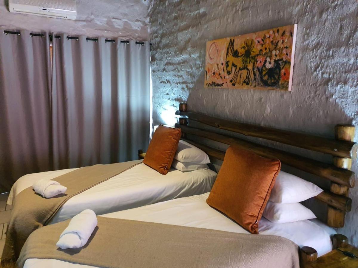 Bains Lodge Bloemfontein Bagian luar foto