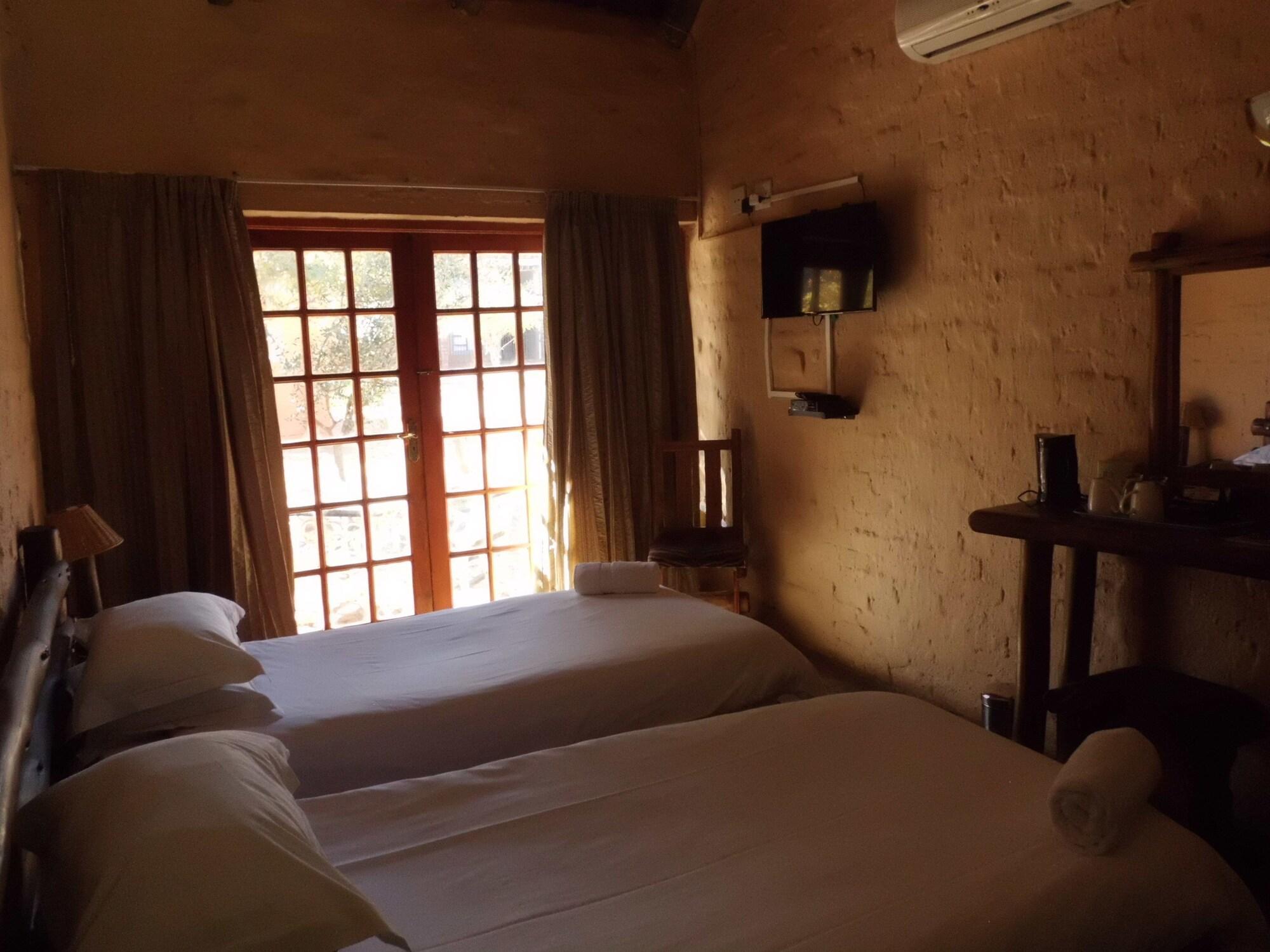 Bains Lodge Bloemfontein Bagian luar foto
