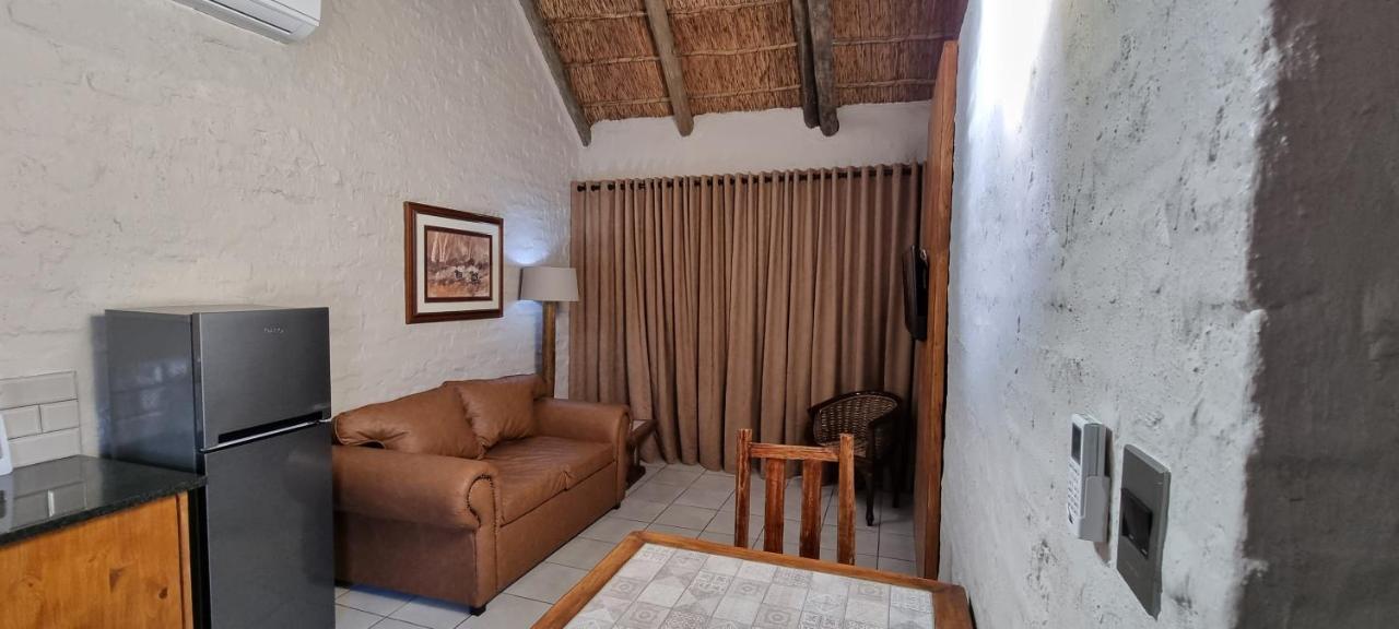 Bains Lodge Bloemfontein Bagian luar foto
