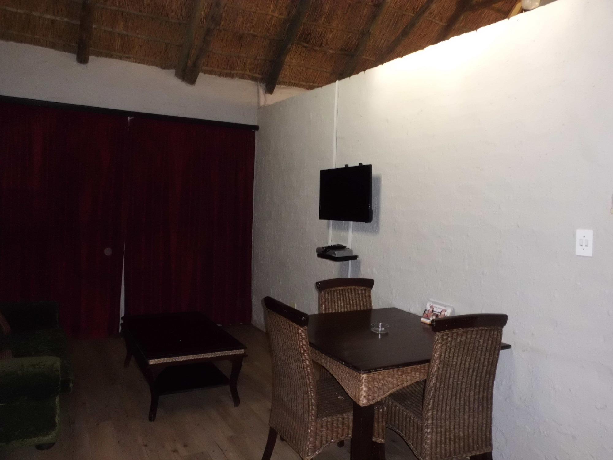 Bains Lodge Bloemfontein Bagian luar foto