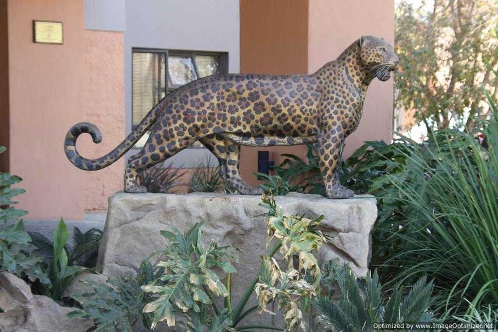 Bains Lodge Bloemfontein Bagian luar foto
