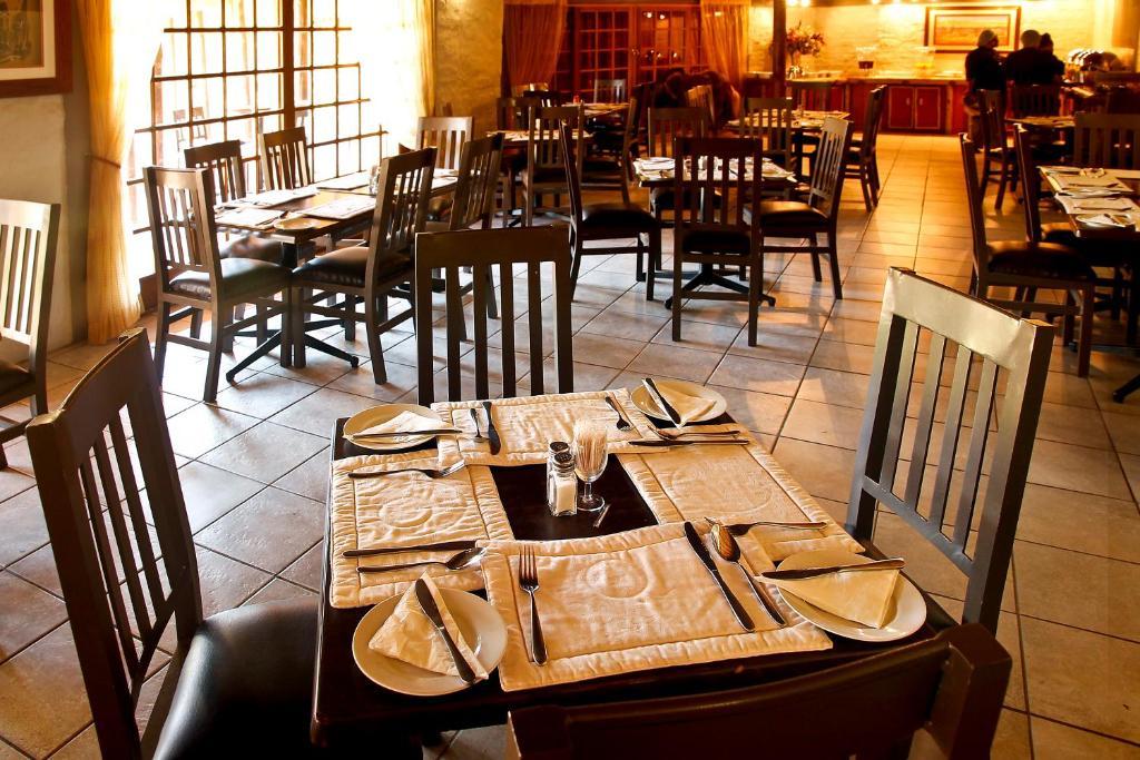 Bains Lodge Bloemfontein Bagian luar foto
