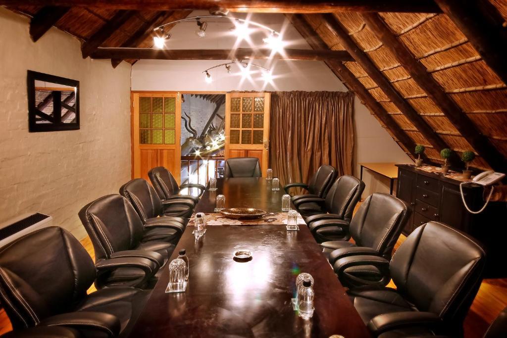 Bains Lodge Bloemfontein Bagian luar foto