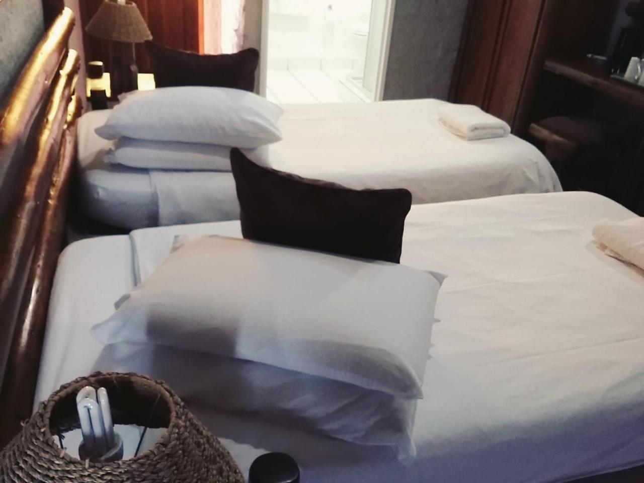 Bains Lodge Bloemfontein Bagian luar foto