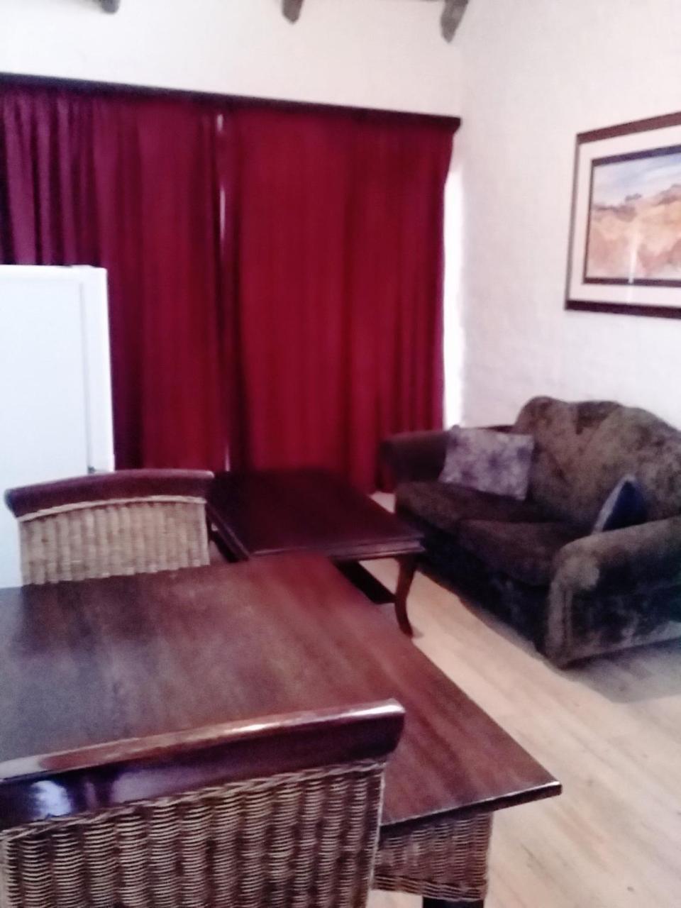 Bains Lodge Bloemfontein Bagian luar foto
