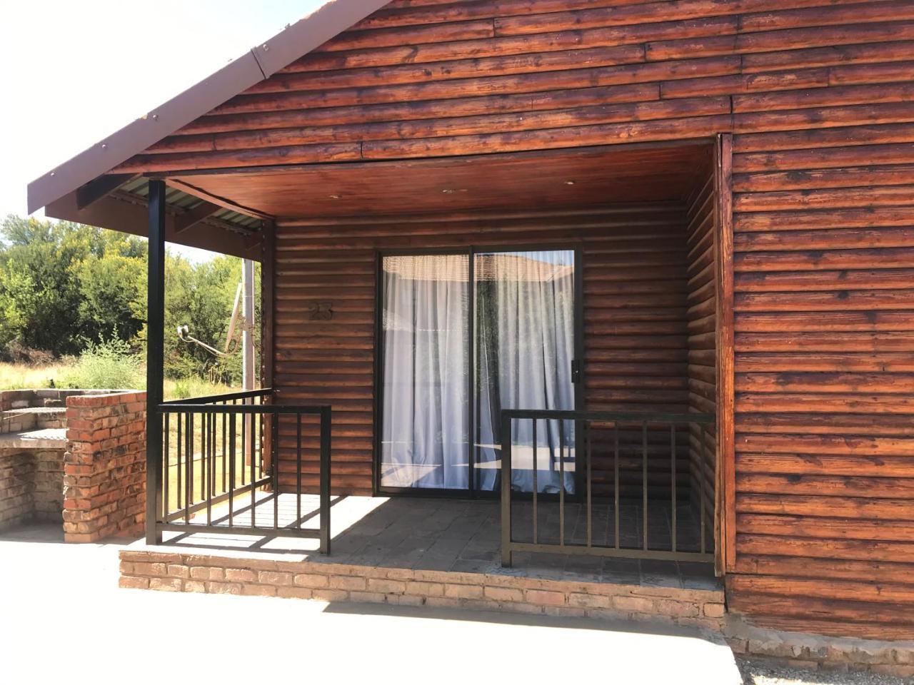 Bains Lodge Bloemfontein Bagian luar foto