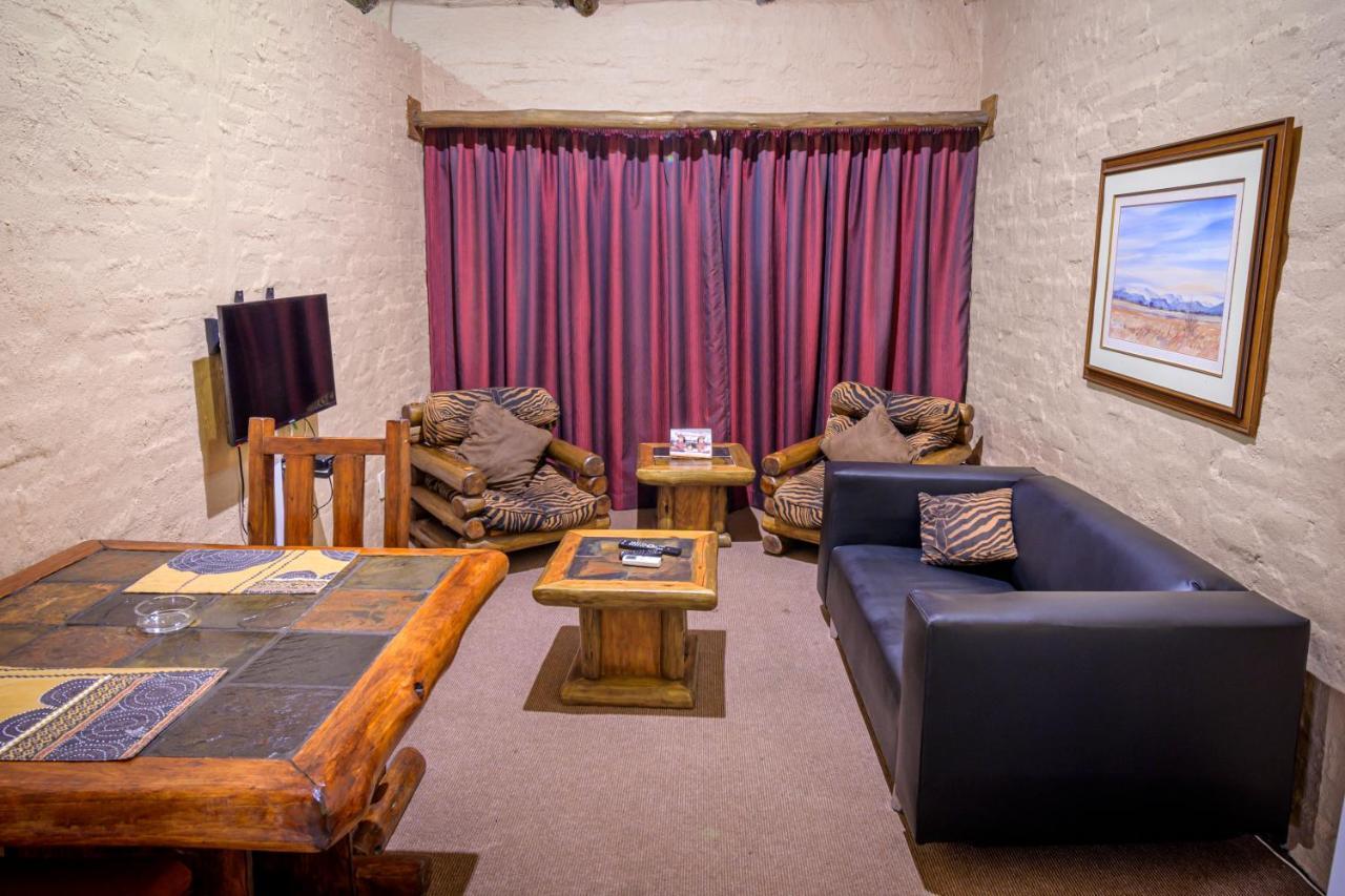 Bains Lodge Bloemfontein Bagian luar foto